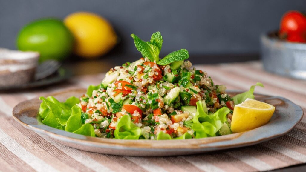 Kinoa Salatası: Sağlıklı ve Besleyici Bir Seçenek